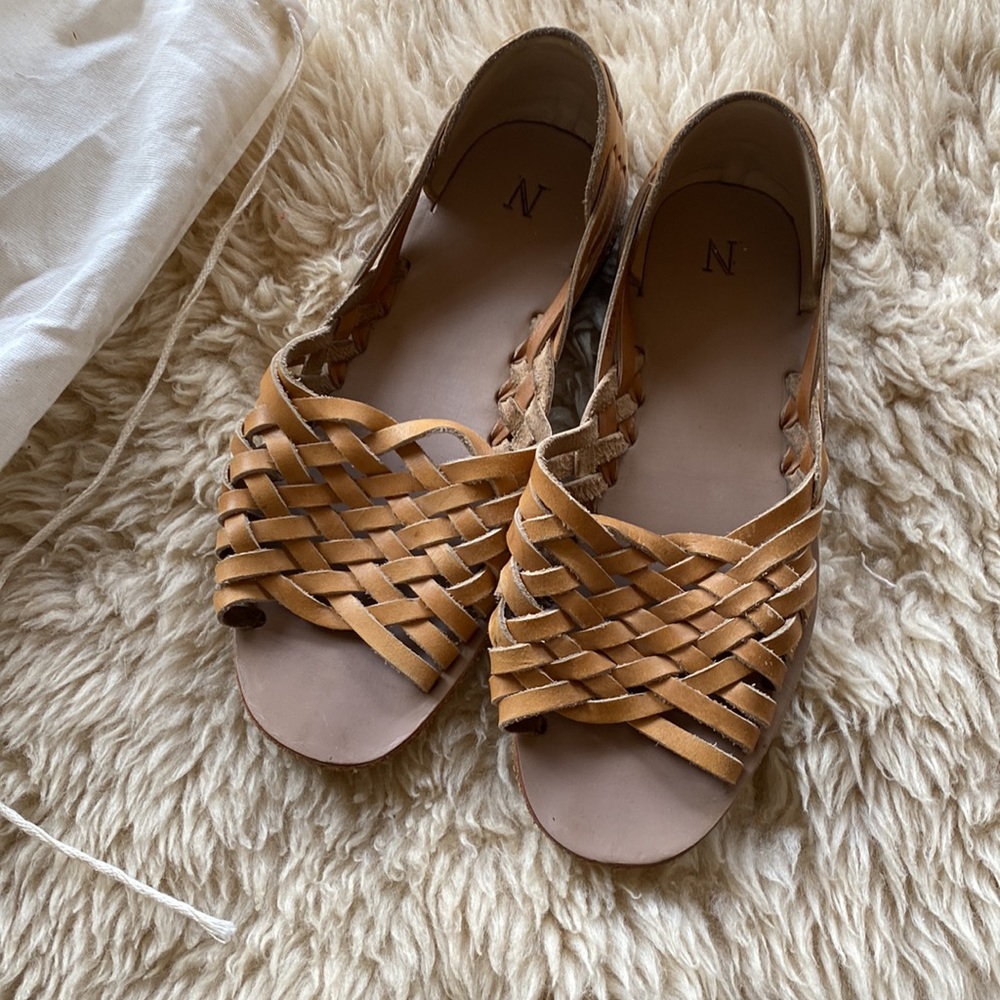 Nisolo Huarache Open-toed sandal